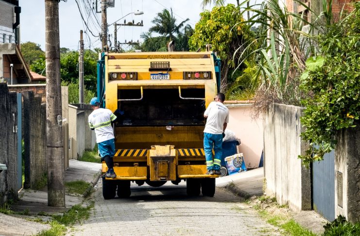 FLORIANÓPOLIS: PREFEITURA AMPLIA COLETA DE LIXO NOS BALNEÁRIOS PARA ATENDER ALTA DEMANDA DA TEMPORADA DE VERÃO