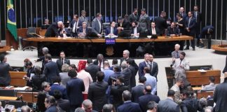 CÂMARA APROVA PROJETO QUE REDUZ PENAS DOS CONDENADOS PELOS ATOS DE 8 DE JANEIRO