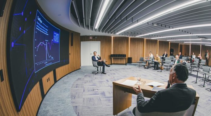 INDÚSTRIA DE SC DESACELERA EM 2025, MAS DIVERSIFICAÇÃO EVITA QUEDA MAIOR