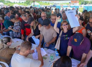 MAIOR ENTREGA DO LAR LEGAL DA HISTÓRIA GARANTE ESCRITURA A QUASE 1,4 MIL FAMÍLIAS EM PALHOÇA