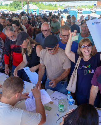 MAIOR ENTREGA DO LAR LEGAL DA HISTÓRIA GARANTE ESCRITURA A QUASE 1,4 MIL FAMÍLIAS EM PALHOÇA