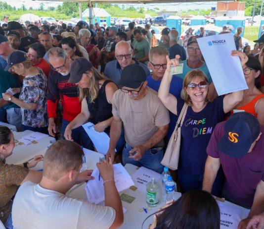 MAIOR ENTREGA DO LAR LEGAL DA HISTÓRIA GARANTE ESCRITURA A QUASE 1,4 MIL FAMÍLIAS EM PALHOÇA