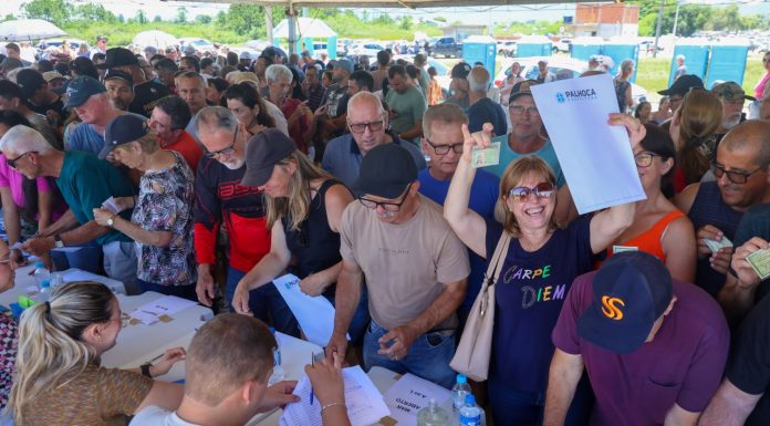 MAIOR ENTREGA DO LAR LEGAL DA HISTÓRIA GARANTE ESCRITURA A QUASE 1,4 MIL FAMÍLIAS EM PALHOÇA