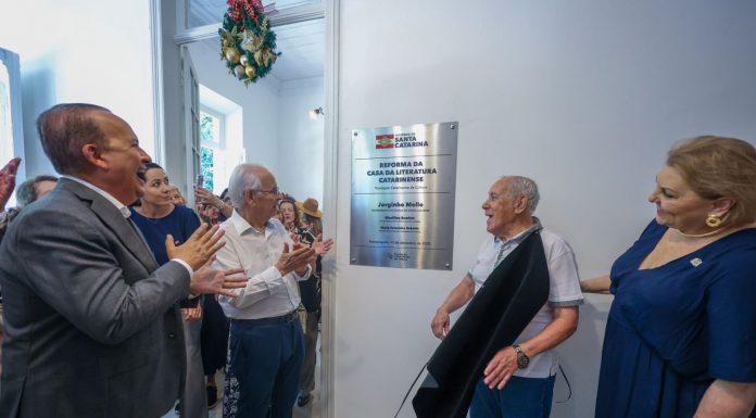 GOVERNADOR JORGINHO MELLO REABRE A CASA DA LITERATURA CATARINENSE APÓS REFORMA COMPLETA