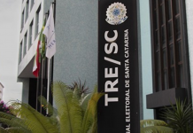 TRE-SC LEVA CIDADANIA À POPULAÇÃO EM SITUAÇÃO DE RUA EM MUTIRÃO REALIZADO EM ITAJAÍ