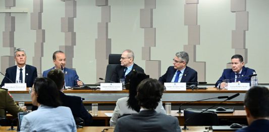 GOVERNADOR JORGINHO MELLO APRESENTA AO SENADO MODELO DE COMBATE ÀS FACÇÕES E AO CRIME ORGANIZADO EM SC