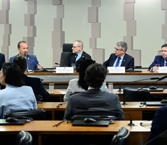 GOVERNADOR JORGINHO MELLO APRESENTA AO SENADO MODELO DE COMBATE ÀS FACÇÕES E AO CRIME ORGANIZADO EM SC