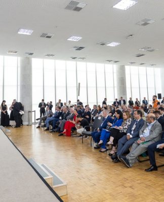 GOVERNADORES DO SUL DEBATEM INTEGRAÇÃO REGIONAL EM REUNIÃO DO CODESUL, EM CURITIBA
