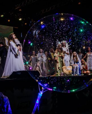 AUTO DE NATAL LEVA ENCENAÇÃO SEM FALAS AO LARGO DA CATEDRAL NESTA NOITE EM FLORIANÓPOLIS