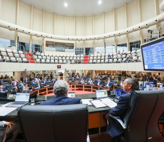 PRODUTIVIDADE RECORDE E AGENDA SOCIAL AMPLIADA MARCAM A ATUAÇÃO DA ALESC EM 2025