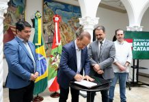 GOVERNADOR EMPOSSA O NOVO SECRETÁRIO DE ESTADO DO MEIO AMBIENTE E DA ECONOMIA VERDE