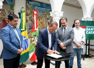 GOVERNADOR EMPOSSA O NOVO SECRETÁRIO DE ESTADO DO MEIO AMBIENTE E DA ECONOMIA VERDE