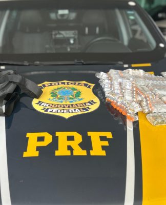 PRF APREENDE QUASE 500 MEDICAMENTOS ILEGAIS EM VEÍCULO NA BR-101, EM ITAJAÍ