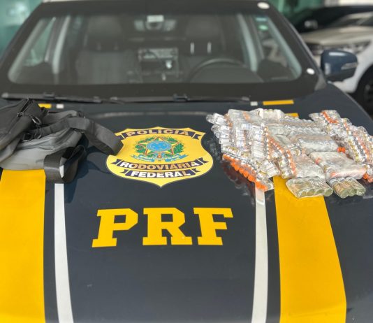 PRF APREENDE QUASE 500 MEDICAMENTOS ILEGAIS EM VEÍCULO NA BR-101, EM ITAJAÍ