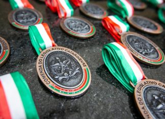 ALESC HOMENAGEIA 41 PERSONALIDADES E ENTIDADES COM A COMENDA DO LEGISLATIVO CATARINENSE 2025