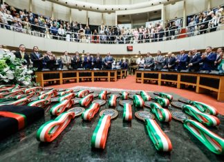 ALESC ENTREGA COMENDA DO LEGISLATIVO E CELEBRA CATARINENSES QUE FAZEM A DIFERENÇA