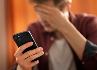 GOLPES DIGITAIS USAM NOME DO JUSBRASIL E DE FALSOS ADVOGADOS PARA ENGANAR CONSUMIDORES EM SC