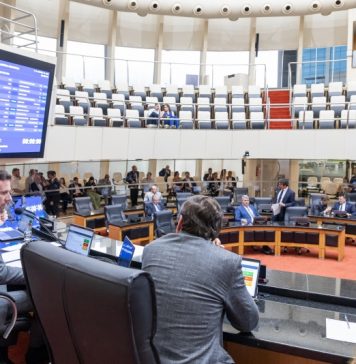 ASSEMBLEIA APROVA EMPRÉSTIMO PARA A CASAN E PACOTE DE PROJETOS SOBRE CARREIRAS DO FUNCIONALISMO E PATRIMÔNIO PÚBLICO