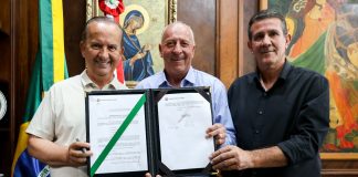 GOVERNADOR SANCIONA LEI QUE PROTEGE PRODUTORES CATARINENSES E PROÍBE RECONSTITUIÇÃO DE LEITE EM PÓ IMPORTADO EM SC