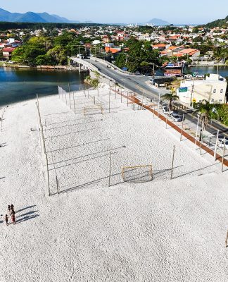 FLORIANÓPOLIS: PRAINHA DA BARRA DA LAGOA GANHA NOVO ESPAÇO DE LAZER E ESPORTES PARA O VERÃO