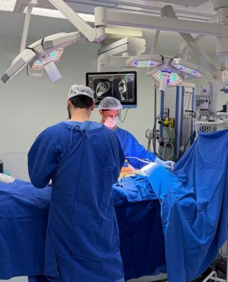 HOSPITAL INFANTIL DE FLORIANÓPOLIS REALIZA CIRURGIA RARA COM TECNOLOGIA DE PONTA E REACENDE ESPERANÇA DE CRIANÇA PARAPLÉGICA