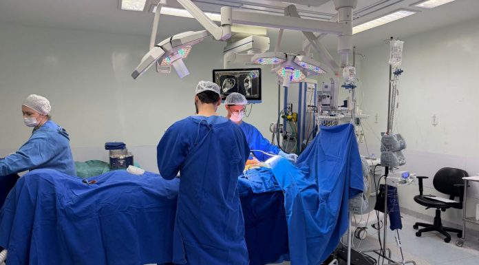 HOSPITAL INFANTIL DE FLORIANÓPOLIS REALIZA CIRURGIA RARA COM TECNOLOGIA DE PONTA E REACENDE ESPERANÇA DE CRIANÇA PARAPLÉGICA