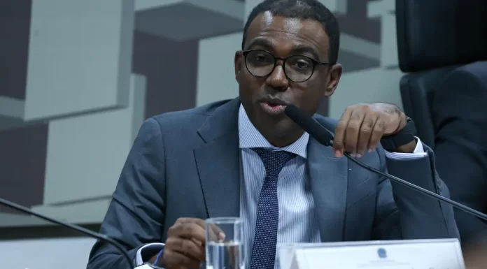 MASTER:BANCO DE R$ 80 BILHÕES TINHA SÓ R$ 4 MILHÕES EM CAIXA ANTES DA LIQUIDAÇÃO, REVELA DIRETOR DO BC