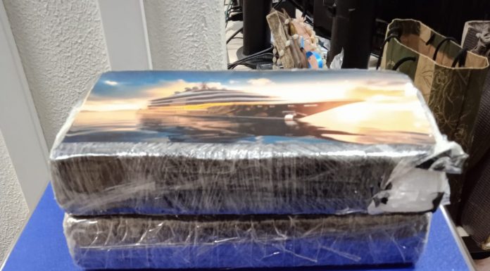 POLÍCIA CIVIL E RECEITA FEDERAL:OPERAÇÃO CONJUNTA APREENDE 2,2 KG DE COCAÍNA EM TRANSPORTADORA DE CHAPECÓ