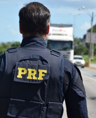 PRF/SC INTENSIFICA FISCALIZAÇÃO E MIRA FREIOS DE CAMINHÕES E ÔNIBUS EM BIGUAÇU