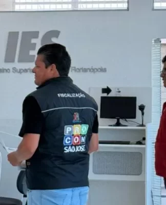 PROCON MUNICIPAL DE SÃO JOSÉ MULTA INSTITUIÇÃO DE ENSINO EM R$ 42 MIL POR ENCERRAR AULAS PRESENCIAIS ÀS VÉSPERAS DO SEMESTRE