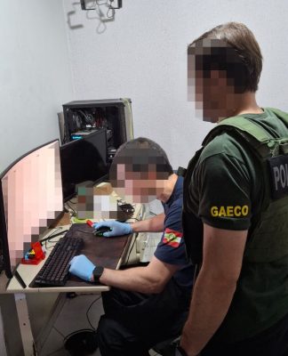 OPERAÇÃO INFANTIUS CUMPRE MANDADOS E PRENDE QUATRO SUSPEITOS POR CRIMES DE EXPLORAÇÃO SEXUAL INFANTIL NA INTERNET EM SC