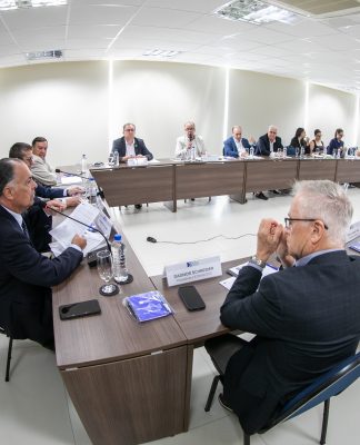 ENTIDADES EMPRESARIAIS DE SC ALERTAM PARA RISCOS ECONÔMICOS DA REDUÇÃO DA JORNADA DE TRABALHO