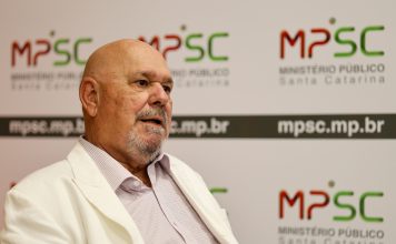 MEIO SÉCULO DE MINISTÉRIO PÚBLICO: PROMOTOR RAUL RABELLO CONSTRÓI LEGADO DE OUSADIA E TRANSFORMAÇÃO EM SANTA CATARINA