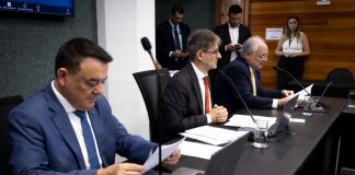 COMISSÃO DE SAÚDE DA ALESC APROVA POLÍTICA ESTADUAL PARA PACIENTES COM PARKINSON E CRIA DIA DA MÃE ATÍPICA