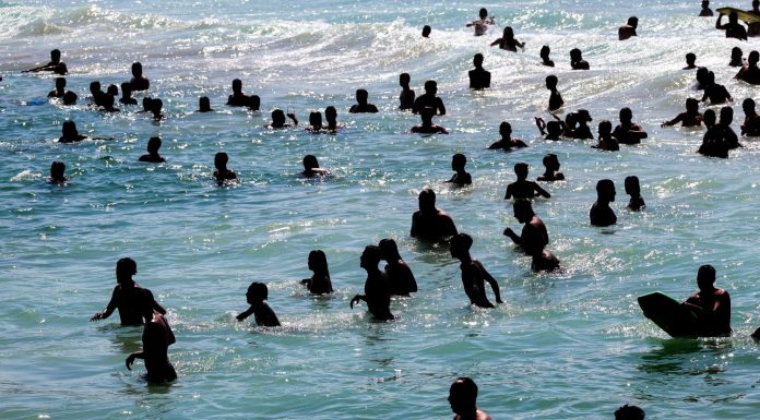 SOL E CALOR INTENSO MARCAM O ÚLTIMO FIM DE SEMANA DE VERÃO EM SANTA CATARINA