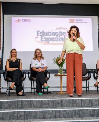 GOVERNO DE SC LANÇA PROGRAMA EDUCAÇÃO ESPECIAL EM MOVIMENTO E PROMOVE CAPACITAÇÕES PARA 26 MIL PROFISSIONAIS