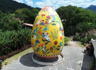 GIGANTE DA PÁSCOA ENCANTA VISITANTES: OSTERFEST TRANSFORMA POMERODE EM UM ESPETÁCULO DE CORES, TRADIÇÃO E TURISMO