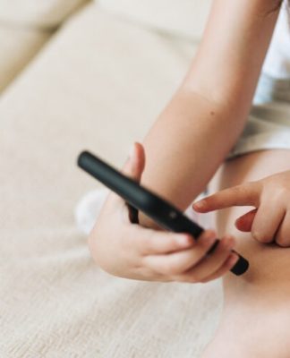 ALESC PROMOVE DEBATE SOBRE VÍCIO EM TELAS E IMPACTOS NA SAÚDE MENTAL DE CRIANÇAS E ADOLESCENTES