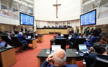 ALESC: MEDIDA PROVISÓRIA QUE REESTRUTURA VENCIMENTOS DO MAGISTÉRIO É APROVADA POR UNANIMIDADE