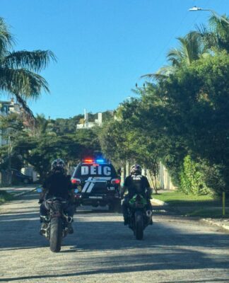 OPERAÇÃO DOSE EXTRA DA POLÍCIA CIVIL EXPÕE ESQUEMA DE ROUBO MILIONÁRIO CONTRA PLANO DE SAÚDE DE SERVIDORES EM SC