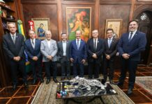 GOVERNADOR JORGINHO MELLO DÁ POSSE A NOVOS MEMBROS DO PRIMEIRO ESCALÃO