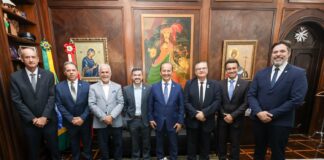 GOVERNADOR JORGINHO MELLO DÁ POSSE A NOVOS MEMBROS DO PRIMEIRO ESCALÃO