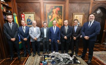 GOVERNADOR JORGINHO MELLO DÁ POSSE A NOVOS MEMBROS DO PRIMEIRO ESCALÃO