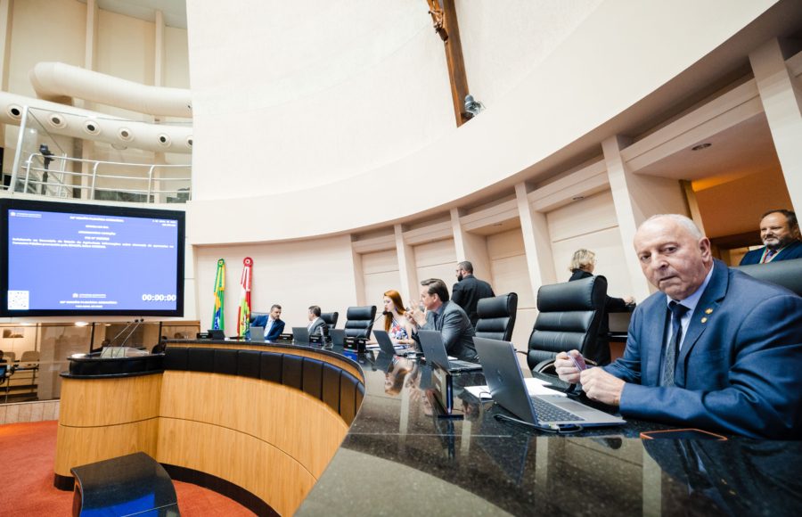 ALESC: ANIVERSÁRIO DE CAMBORIÚ É COMEMORADO COM HOMENAGENS E ANÚNCIO DE INVESTIMENTOS EM PARCERIA COM O GOVERNO DO ESTADO