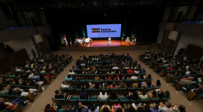 POSSE DE 414 NOVOS SERVIDORES REFORÇA REDE ESTADUAL E MARCA AVANÇO HISTÓRICO NA EDUCAÇÃO DE SC