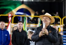 GOVERNO DE SC ANUNCIA R$ 7,7 MILHÕES PARA ESCOLAS DE PAPANDUVA E REGIÃO DURANTE FESTA DOS 72 ANOS DO MUNICÍPIO