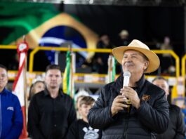 GOVERNO DE SC ANUNCIA R$ 7,7 MILHÕES PARA ESCOLAS DE PAPANDUVA E REGIÃO DURANTE FESTA DOS 72 ANOS DO MUNICÍPIO