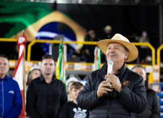 GOVERNO DE SC ANUNCIA R$ 7,7 MILHÕES PARA ESCOLAS DE PAPANDUVA E REGIÃO DURANTE FESTA DOS 72 ANOS DO MUNICÍPIO