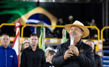 GOVERNO DE SC ANUNCIA R$ 7,7 MILHÕES PARA ESCOLAS DE PAPANDUVA E REGIÃO DURANTE FESTA DOS 72 ANOS DO MUNICÍPIO