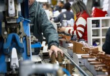 SANTA CATARINA DESAFIA A CRISE NACIONAL E TRANSFORMA TRABALHO EM PROSPERIDADE